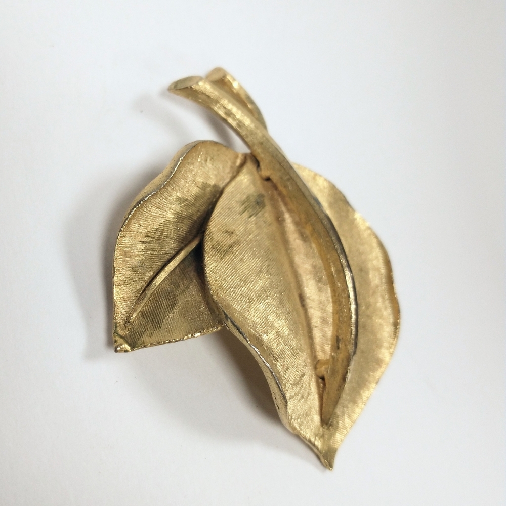 B.S.K. Textured Leaf Brooch Gold-Tone Signed VTG Benny Steinberg Slovitt & Kaslo - Picture 2 of 7